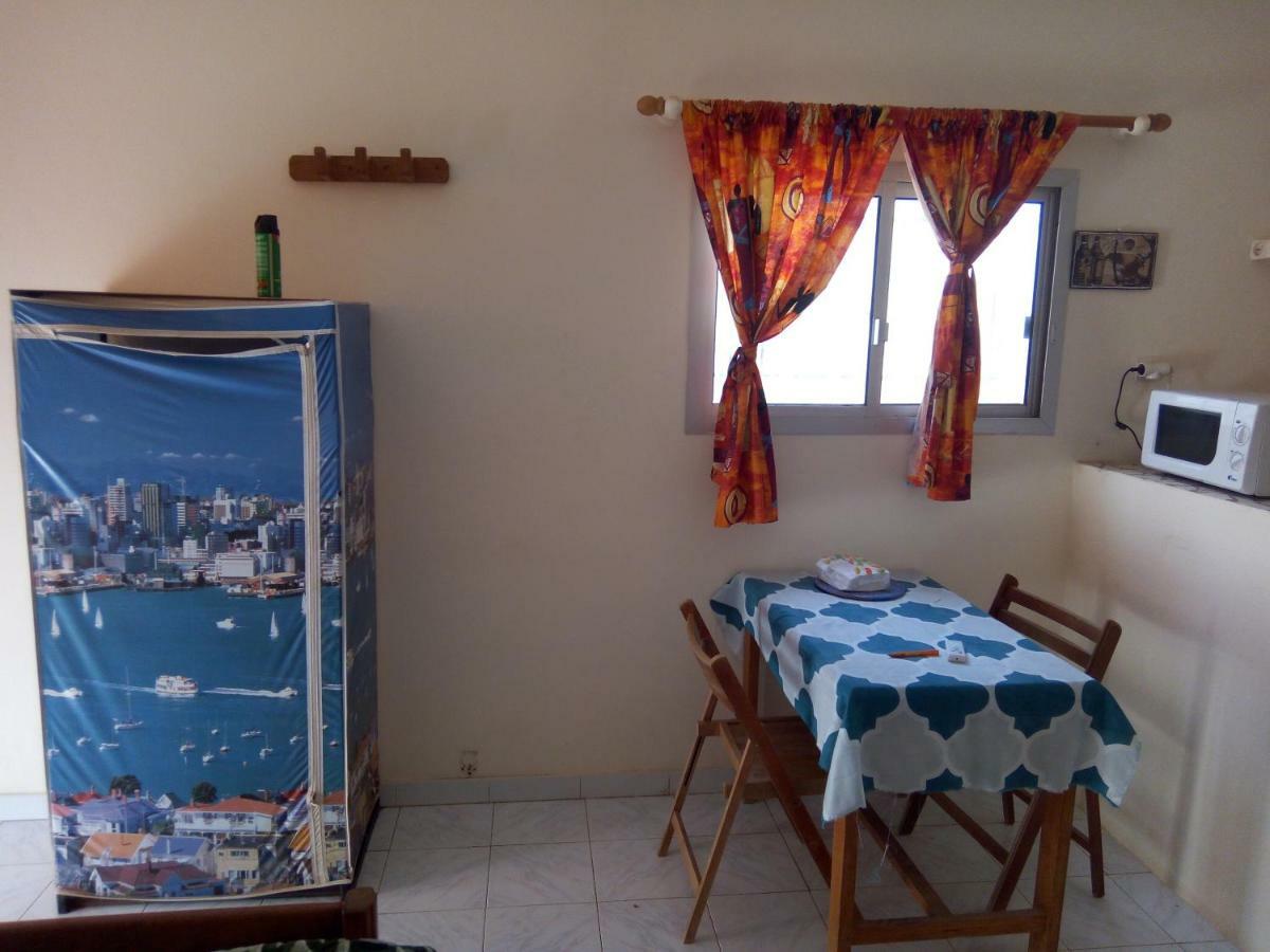 Chez Max Et Khady Apartment Dakar Luaran gambar